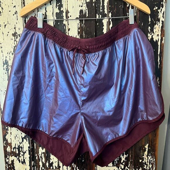 NWT Avia women’s metallic workout shorts. Size XXL - Picture 1 of 8